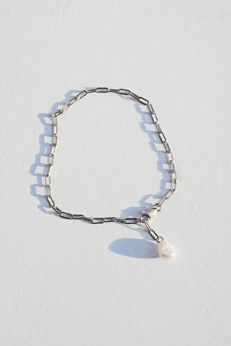 Paperclip Pearl Bracelet - Silver AR.M ANNA ROSA MOSCHOUTI