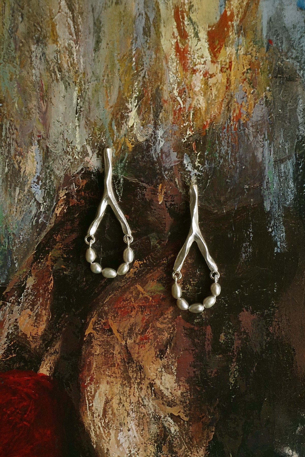 Oriana Pearl Earrings - Silver AR.M ANNA ROSA MOSCHOUTI