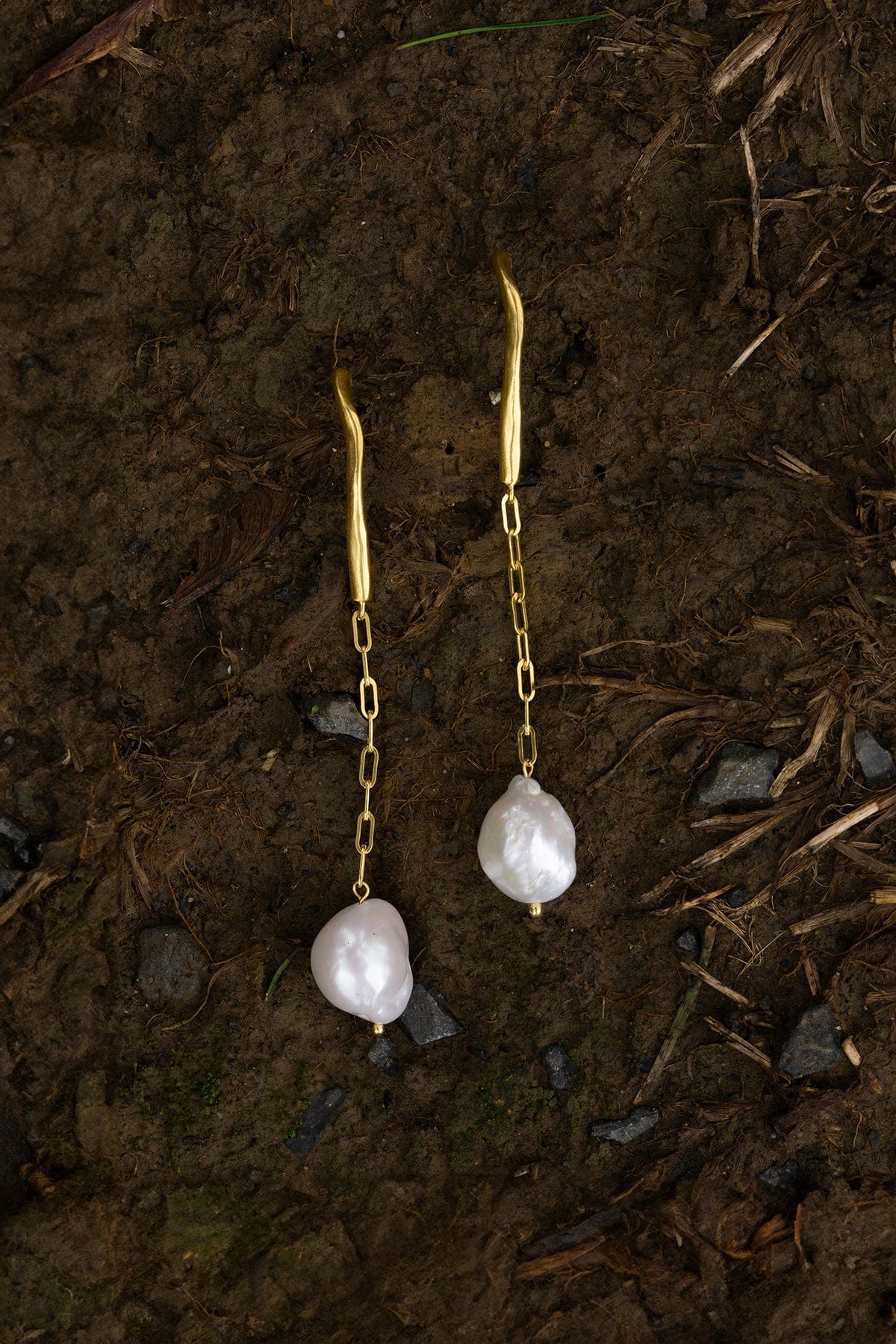 Orla Dangle Pearl Earrings - Gold Plated AR.M ANNA ROSA MOSCHOUTI