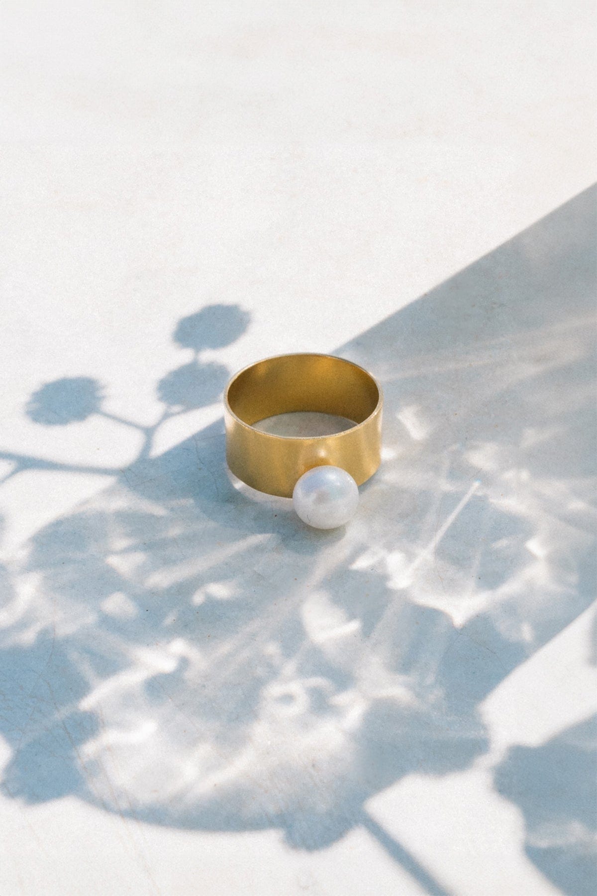 Wide Pearl Ring - Gold Plated AR.M ANNA ROSA MOSCHOUTI