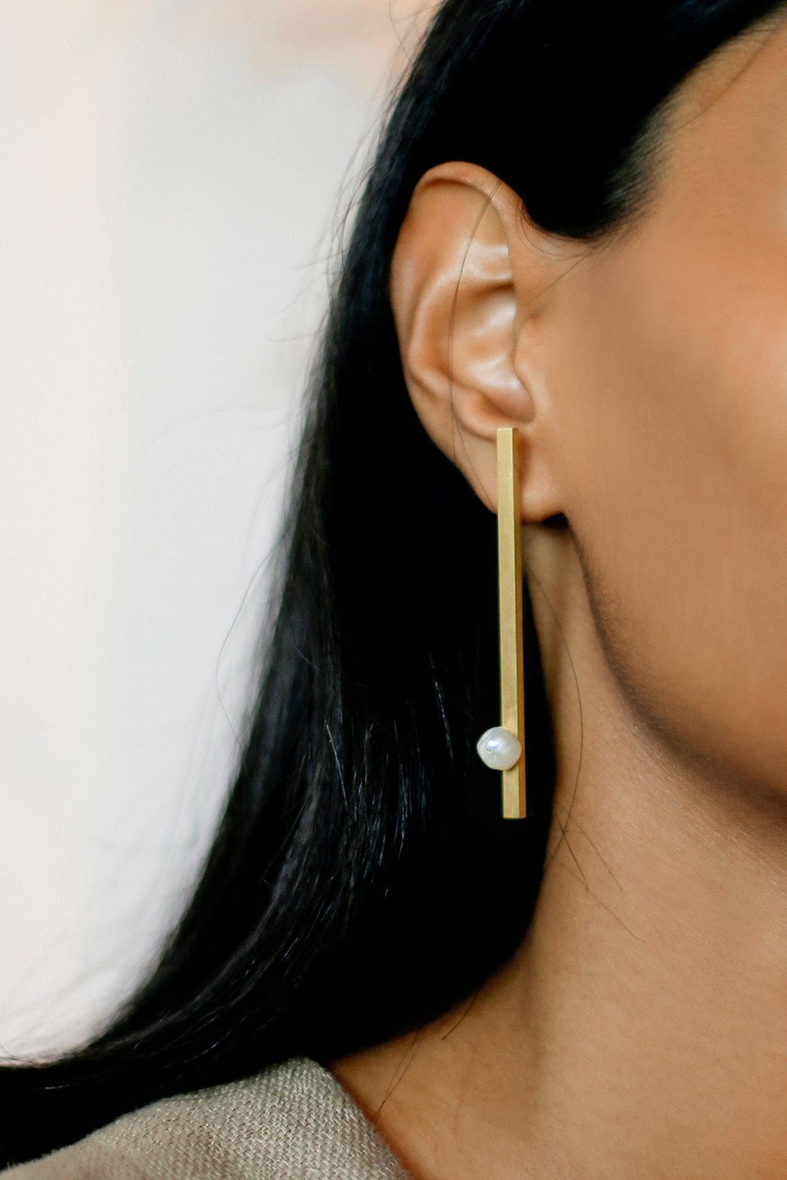 Bar Pearl Earrings - Gold Plated AR.M ANNA ROSA MOSCHOUTI