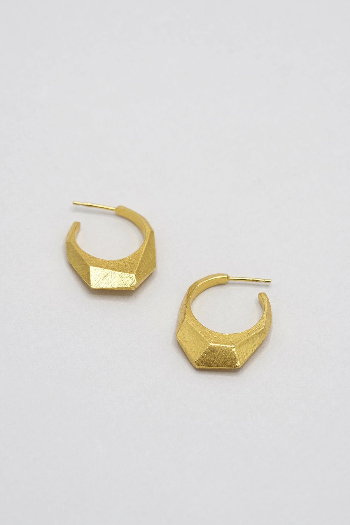 Chunky Facet Hoops - Gold Plated AR.M ANNA ROSA MOSCHOUTI
