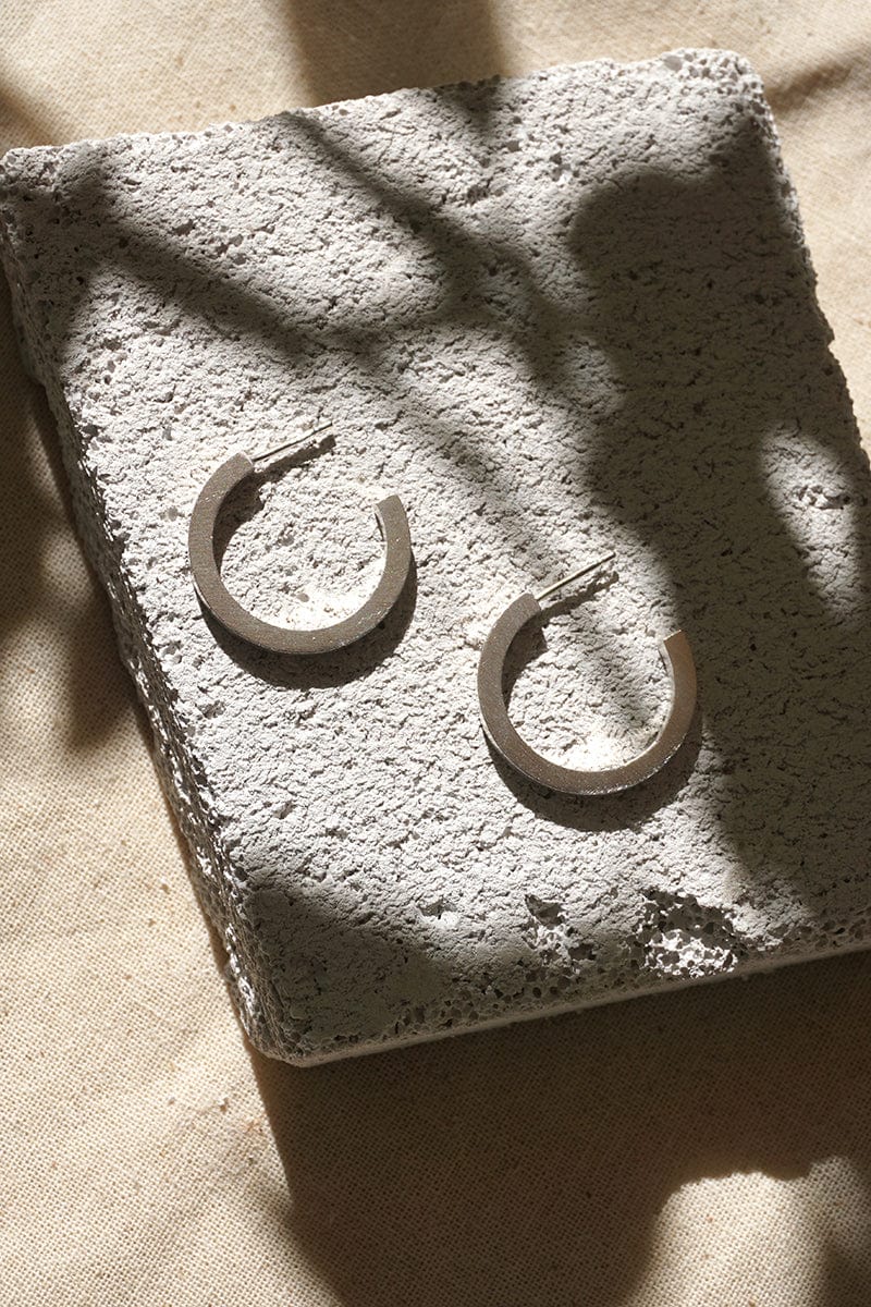 Medium Solid Hoop Earrings AR.M ANNA ROSA MOSCHOUTI