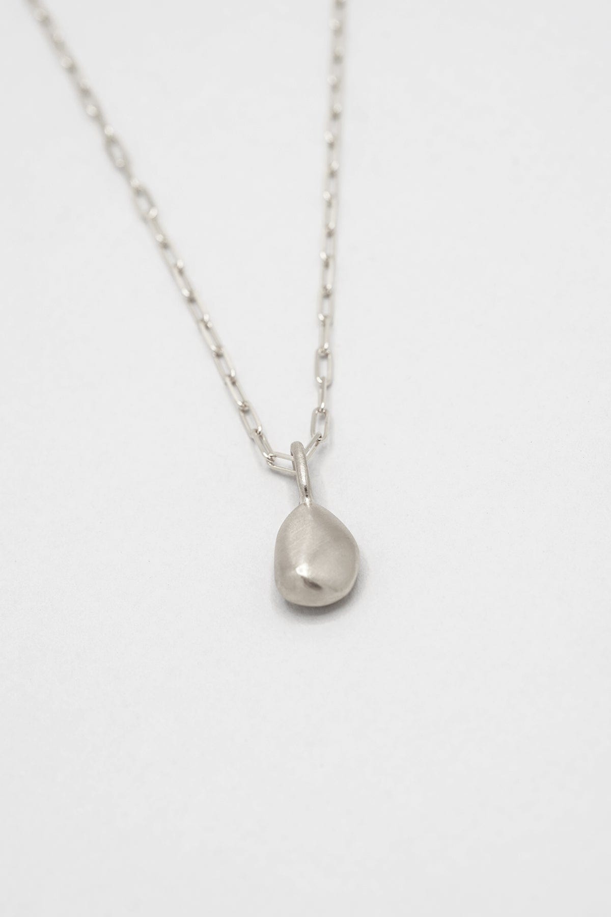 Pebble Pendant Necklace - Silver AR.M ANNA ROSA MOSCHOUTI