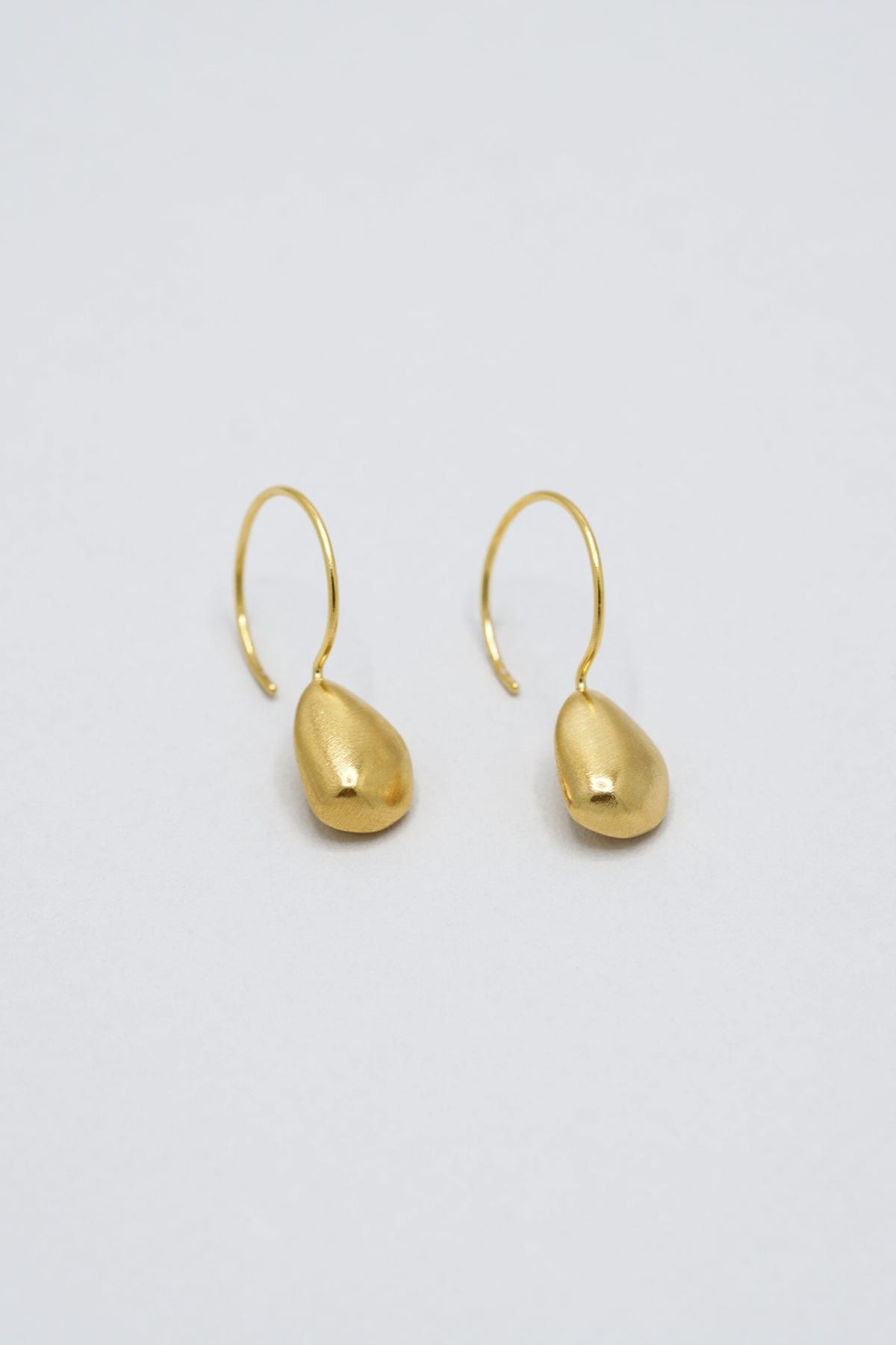 Pebble Wire Hoops - Gold Plated AR.M ANNA ROSA MOSCHOUTI