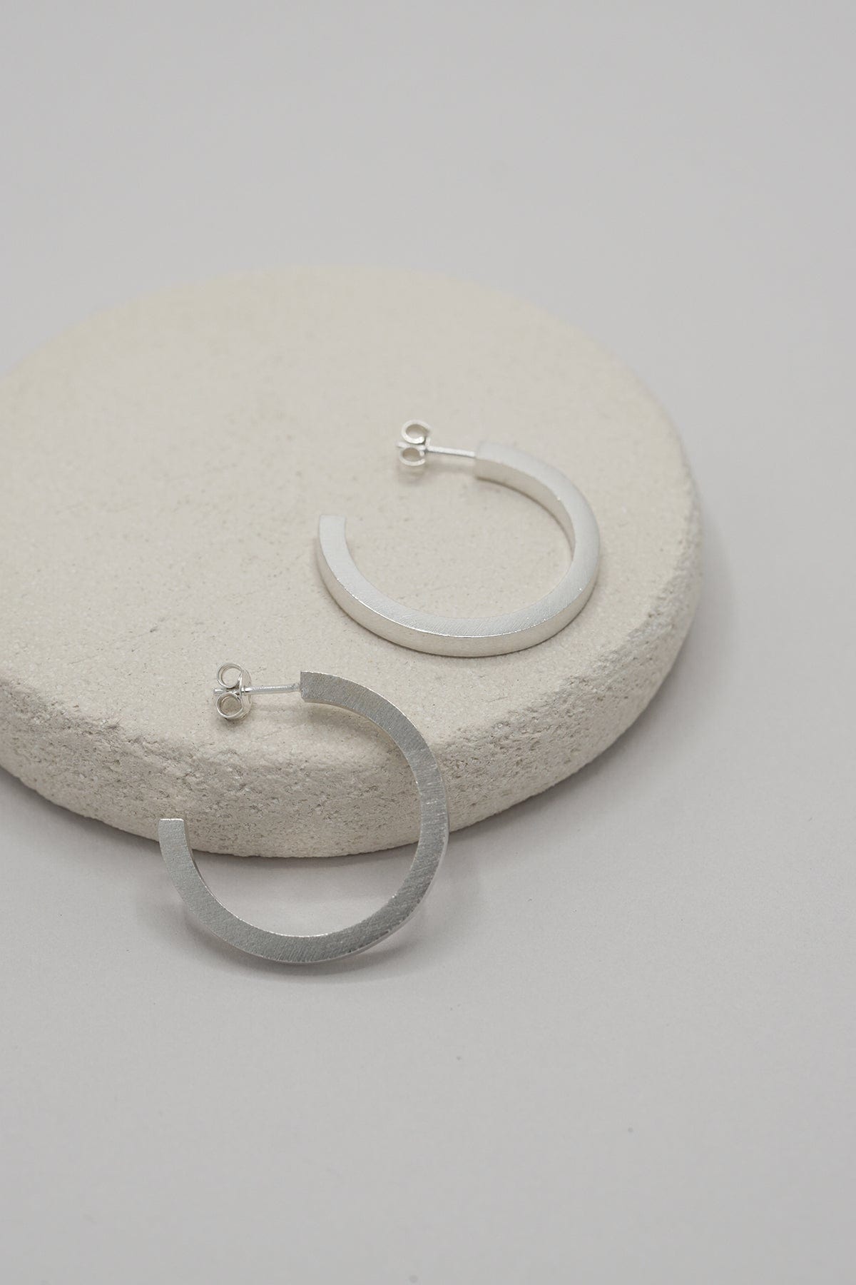 Solid Hoop Earrings - Silver AR.M ANNA ROSA MOSCHOUTI
